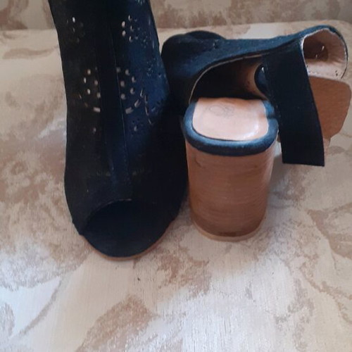 Alpewoman black sandals size 38 like new, 8.5 cm heel