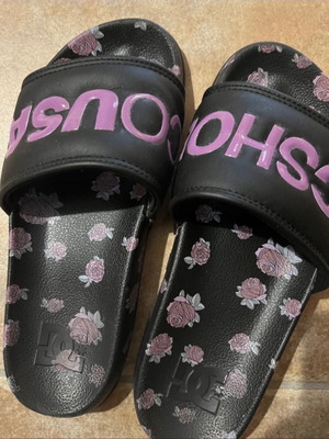 DC Shoes Slides floral used, size 36-37, black and purple