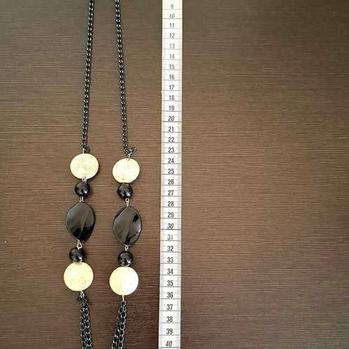 Necklace with diamond cut black chain and gold discs like new