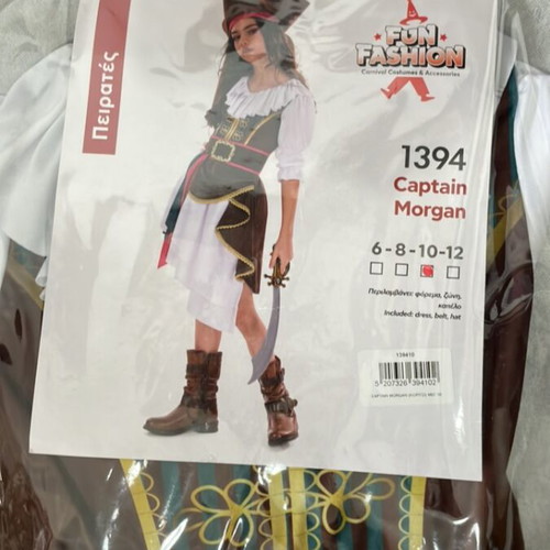 Pirate costume for girl 10 years like new