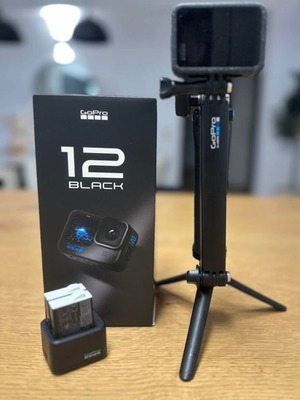 GoPro Hero 12 Black σαν καινούργιο με έξτρα μπαταρίες και 3 way grip τρίποδο