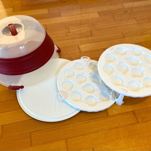 Collapsible cake or cupcake carrier like new