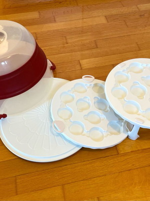 Collapsible cake or cupcake carrier like new