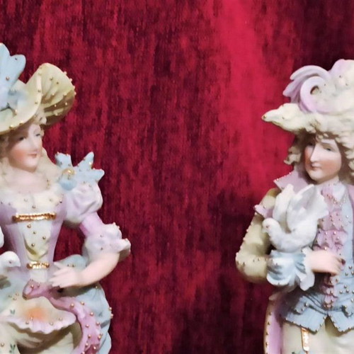 Marquis and Marquise 18th century like new, porcelain with bronze base