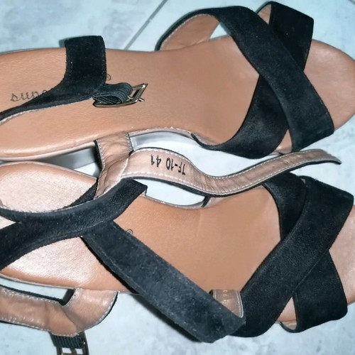 Platform sandals used with crisscross laces, size 41, black