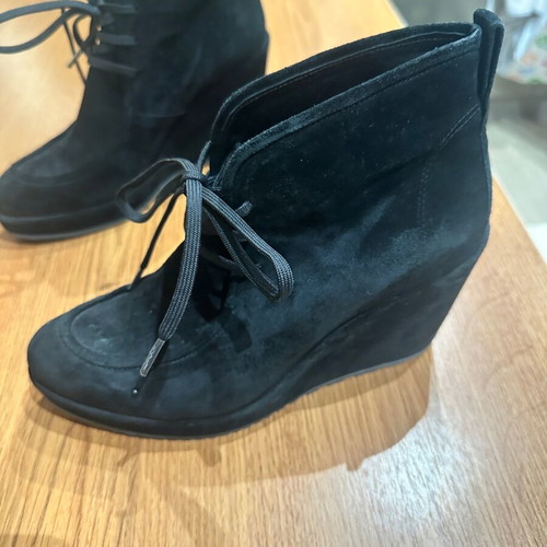 Zinda black suede wedge ankle boots size 38 like new