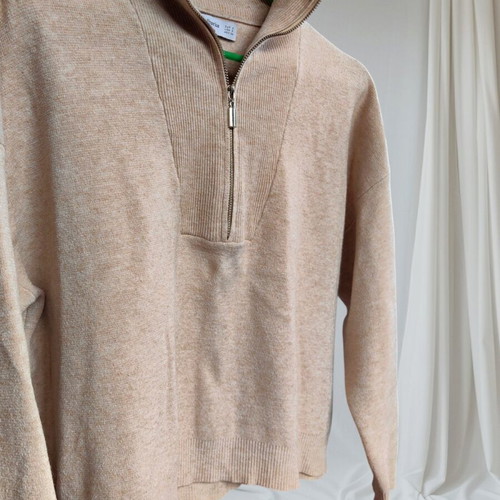 Stradivarius pullover with zipper like new, size S, beige