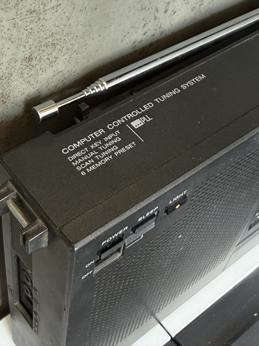 Sony ICF-2001 World Band Radio used for… - € 50,00 - Vendora.cy