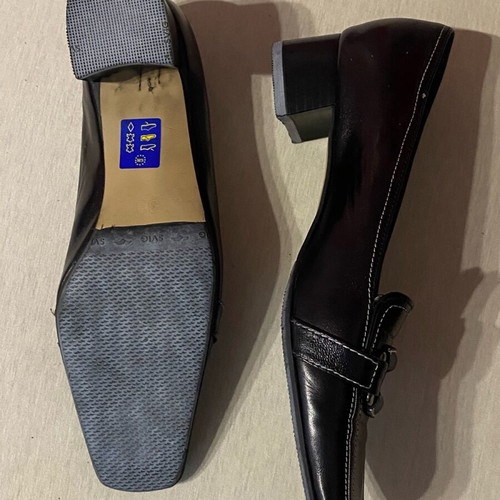 Tierra leather black pumps with square toe like new