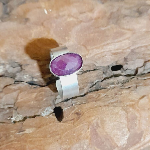 Handmade 925 silver ring with semi-precious stone and opening shank new