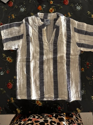 Linen shirt for 2-year-old child, white and blue