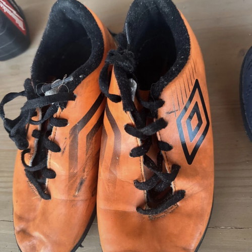 Umbro football shoes size 32 used, orange and black