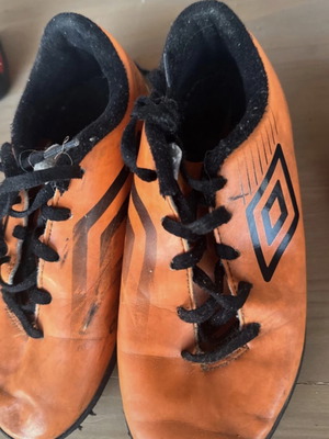 Umbro football shoes size 32 used, orange and black