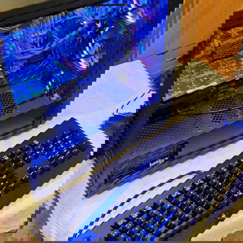 Gaming PC low budget σαν καινούργιο με κάρτα γραφικών Rx 550 4GB και πληκτρολόγιο Razer