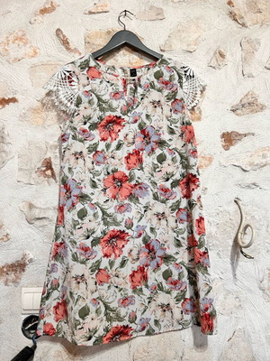 Emery Rose Floral Summer Dress σαν καινούργιο, με δαντέλα στα μανίκια, μέγεθος S