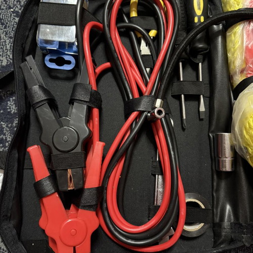 Brüder Mannesmann car emergency kit with compressor and tools