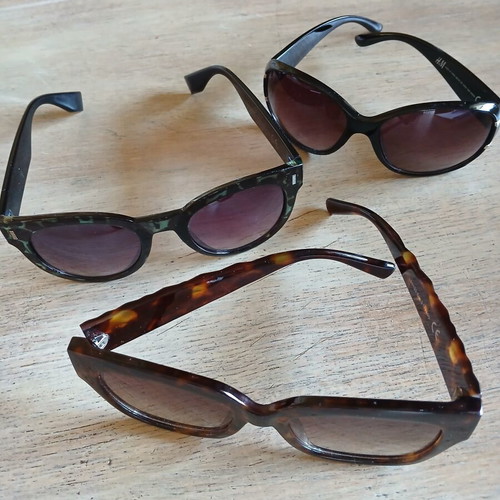 Sunglasses pack of 3 like new, black, green, brown