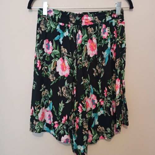 Shorts airy like new, size Large