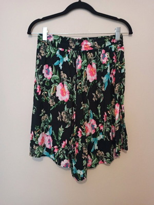 Shorts airy like new, size Large