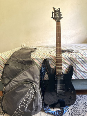 Dean Vendetta XM electric guitar with Washburn G-10 amplifier bundle