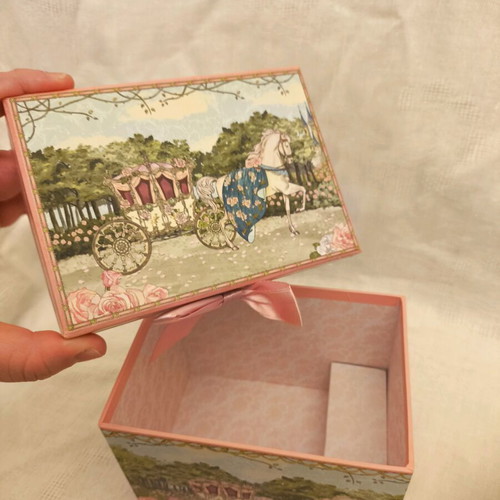 Porcelain mug with princess carriage and horse, new in box, 420ml
