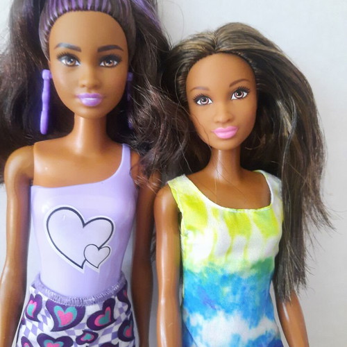 Barbie Color Reveal 1960s Theme Rainbow Groovy Doll, Budget Heart Dress Series Yellow GHW47