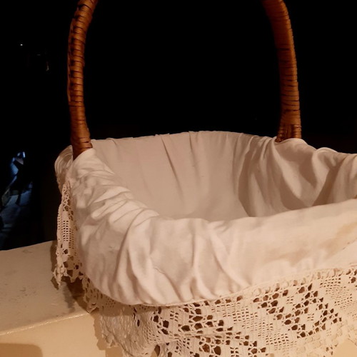 Handmade bambou wicker baskets with apron and lace, new