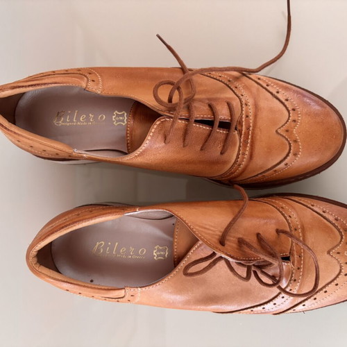 Bilero leather Oxford/Brogue shoes size 38 like new, tan