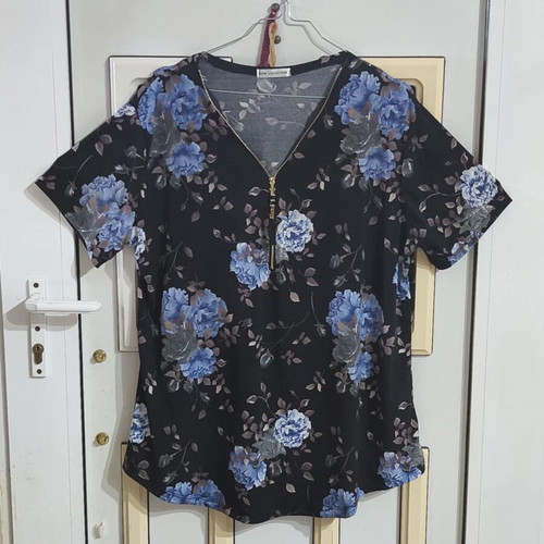 Viscose floral blouse like new with zipper, sizes M-XL