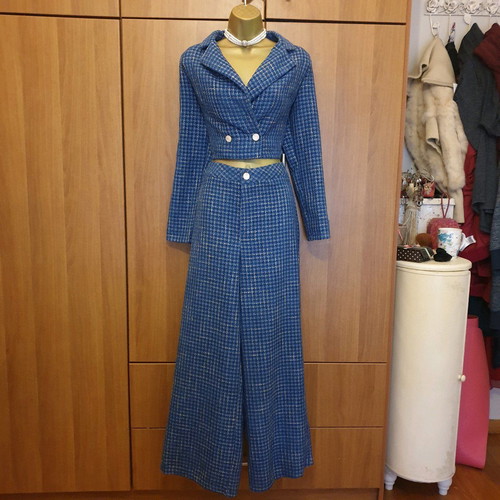 Womens Blue Tweed Jacket and Trousers Set new, size medium