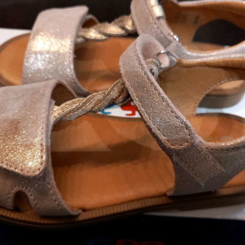 GBB children's sandals size 27 like new, pink gold detail