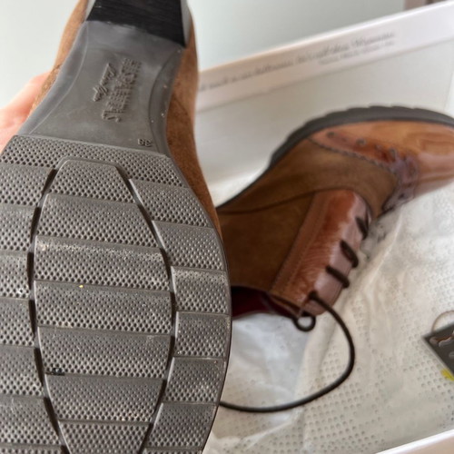 Hispanitas brown pumps used with laces, 8 cm heel