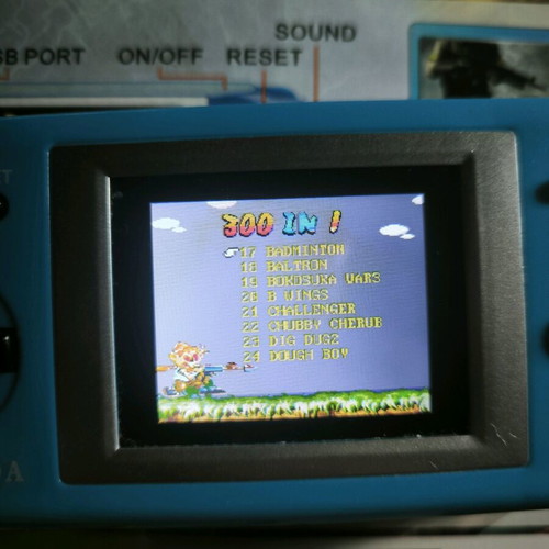 Hand consloe like new with many retro games