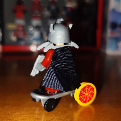 Shredder figure from Teenage Mutant Ninja Turtles series, like new