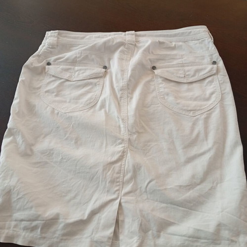 White elastic skirt made in Italy size L like new