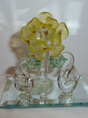 Glass table decoration used with various shapes