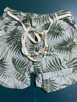 Eight 2 Nine summer shorts like new, size S, beige and green