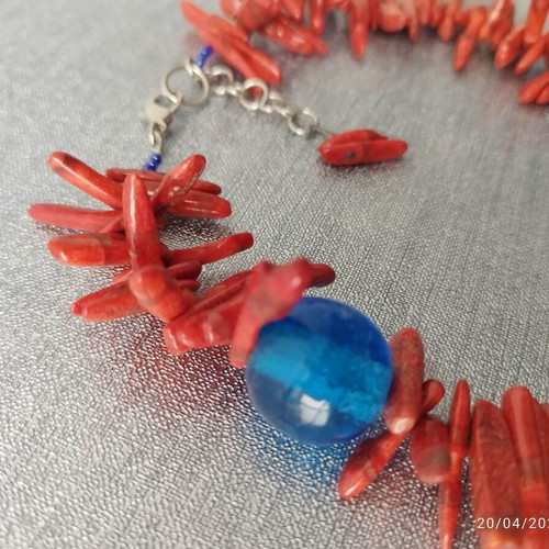 Chunky boho coral necklace with blue beads new
