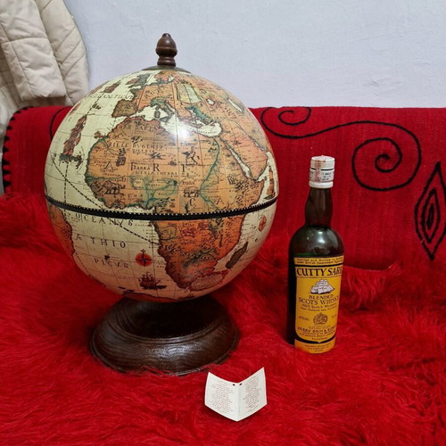 Wooden globe bar new, luxurious and elegant