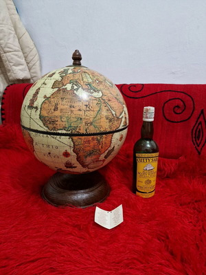 Wooden globe bar new, luxurious and elegant