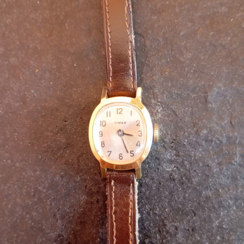 Timex Cavatina vintage women's watch like new, gold tone