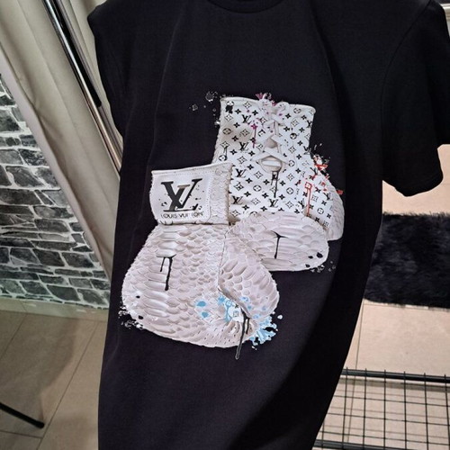 Louis Vuitton T-shirt new, 100% heavy cotton