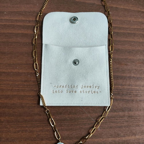 Feather pendant with adjustable shiny chain