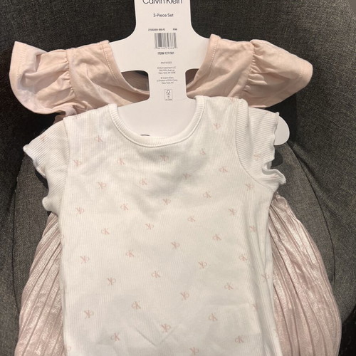 Calvin Klein 3-piece toddler girl set 2T brand new with tags