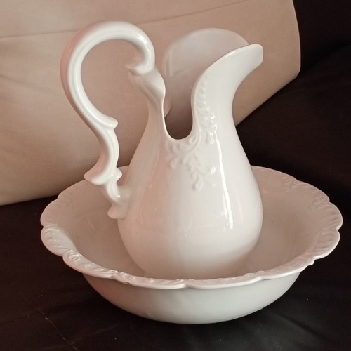 Large lavabo pitcher and basin