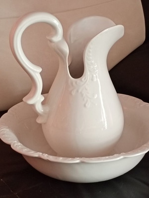 Large lavabo pitcher and basin