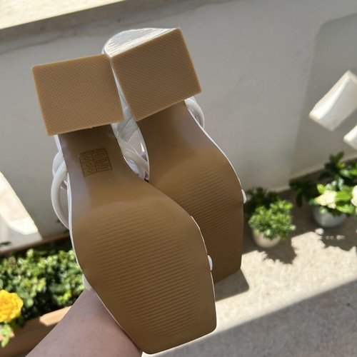White square toe sandals with thick block heel size 37 new