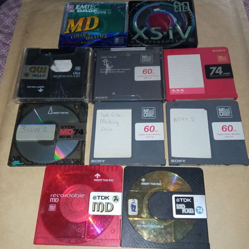 Mini Discs pack of 10, 2 new, 2 with cases, 6 without cases