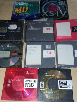 Mini Discs pack of 10, 2 new, 2 with cases, 6 without cases