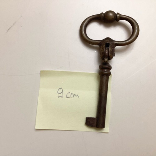 Vintage metal keys set of 6 used, Italy